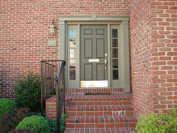 3rd image of 37 Nicholson Ct