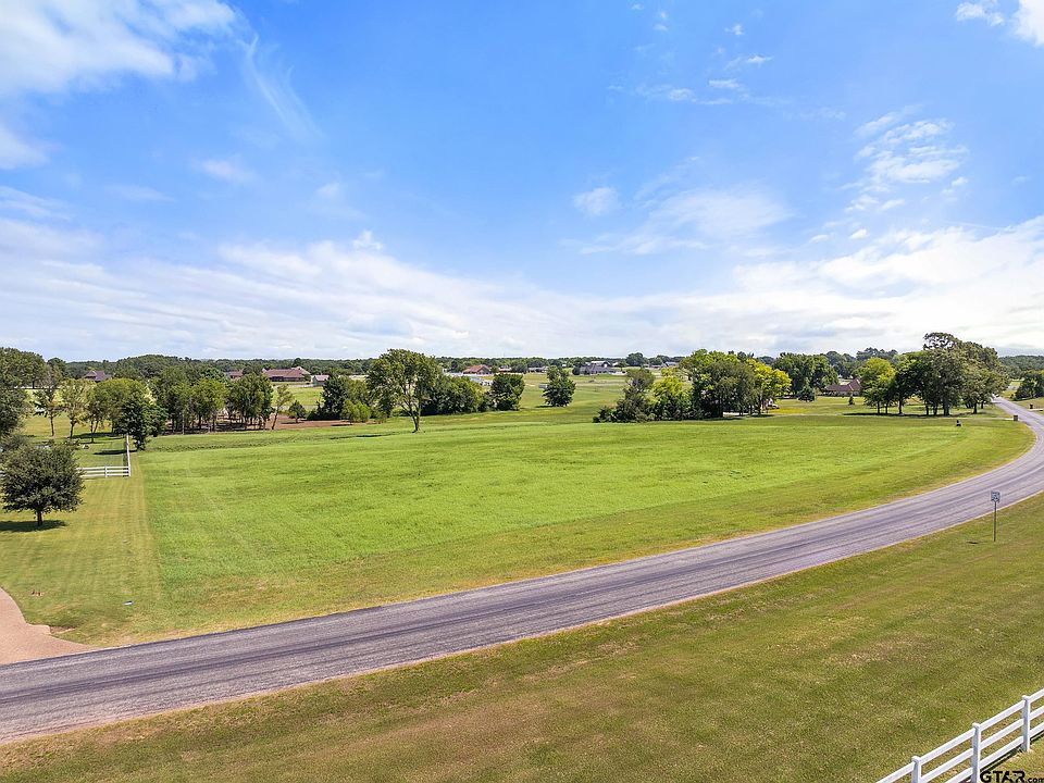 1st image of 23050 Bridle View Dr