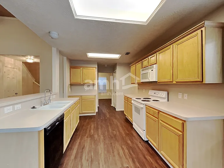 7015 Atasca Creek Dr — Photo 3