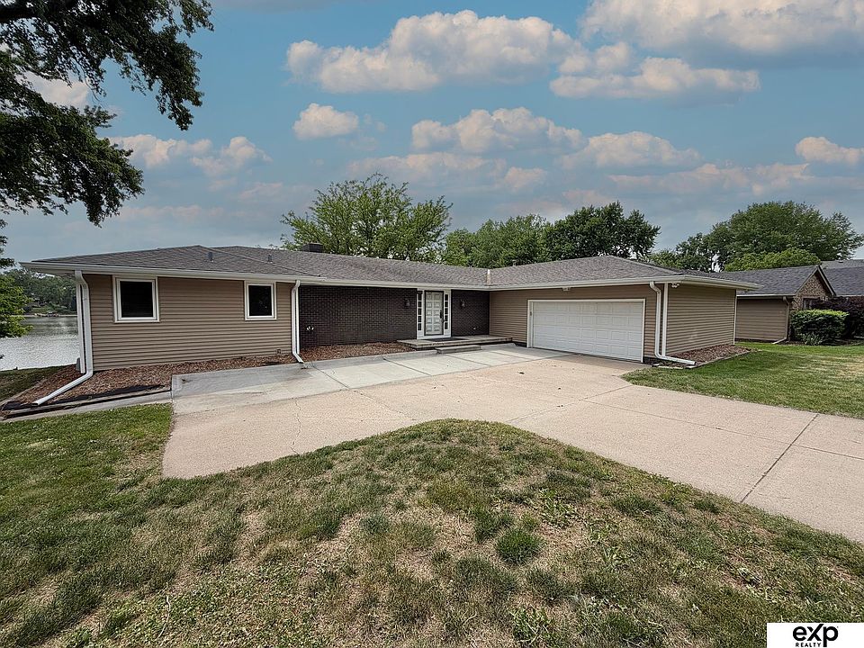 1st image of 460 Lakehurst Dr