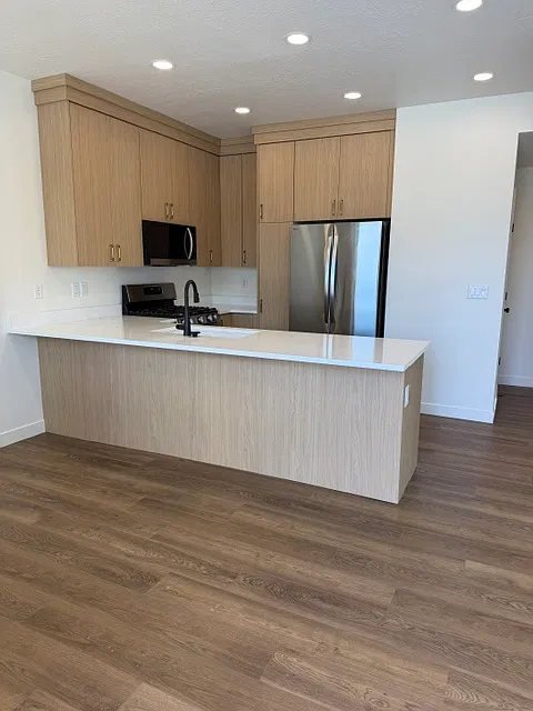 3 bed, 2.5 bath, 1500 sqft, $2,000 — Photo 2