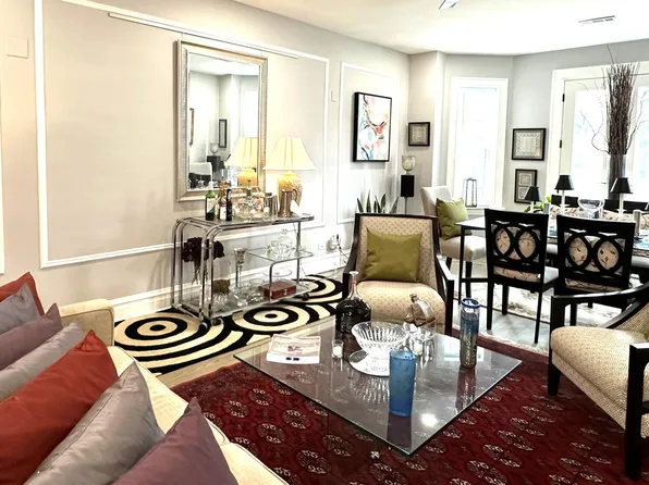 1354 W Carmen Ave APT 2F, Chicago, IL 60640