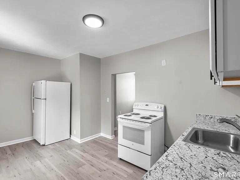 106 Birch St #7 — Photo 3