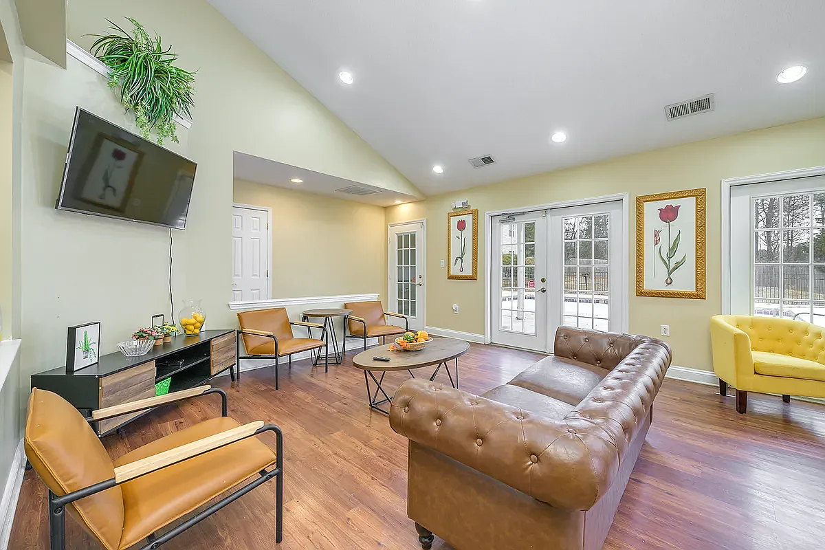 Griffith Commons Apartments — Photo 1