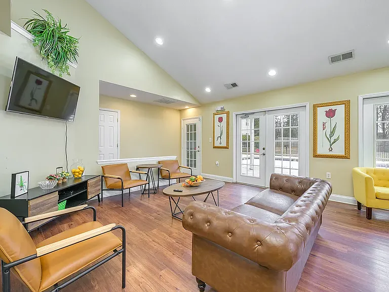 Griffith Commons Apartments — Photo 1