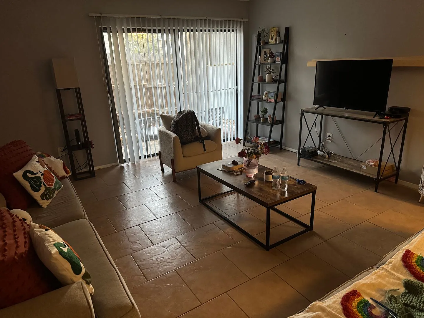 August Pre-Lease! Spacious 2 Bedroom 2 Bathroom On Bus Route! — Photo 2