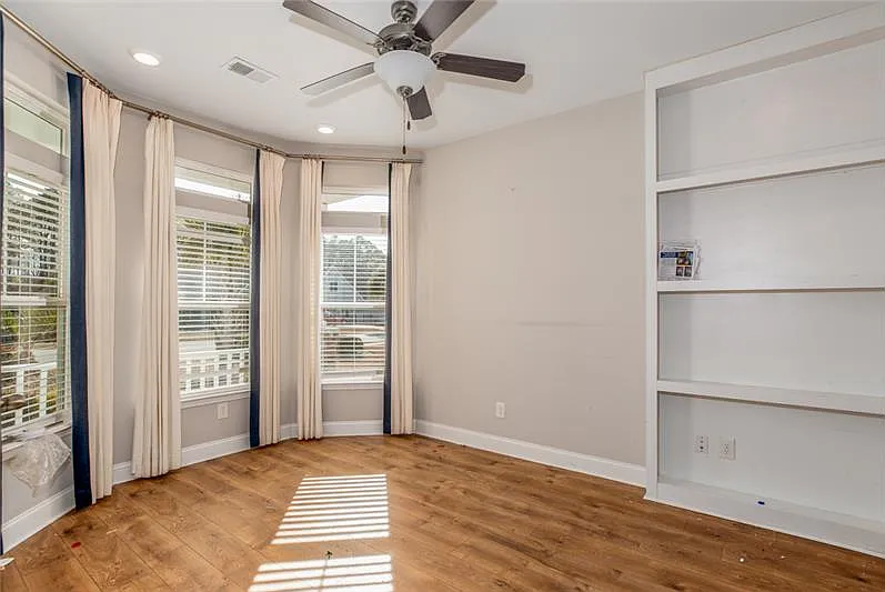 3 bed, 2148 sqft, $2,900 — Photo 3