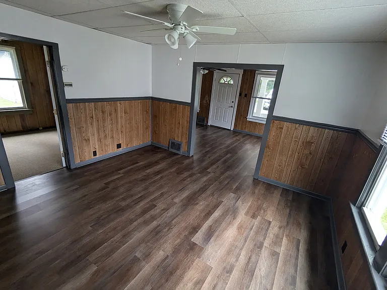 1031 Mount Tom Rd — Photo 5