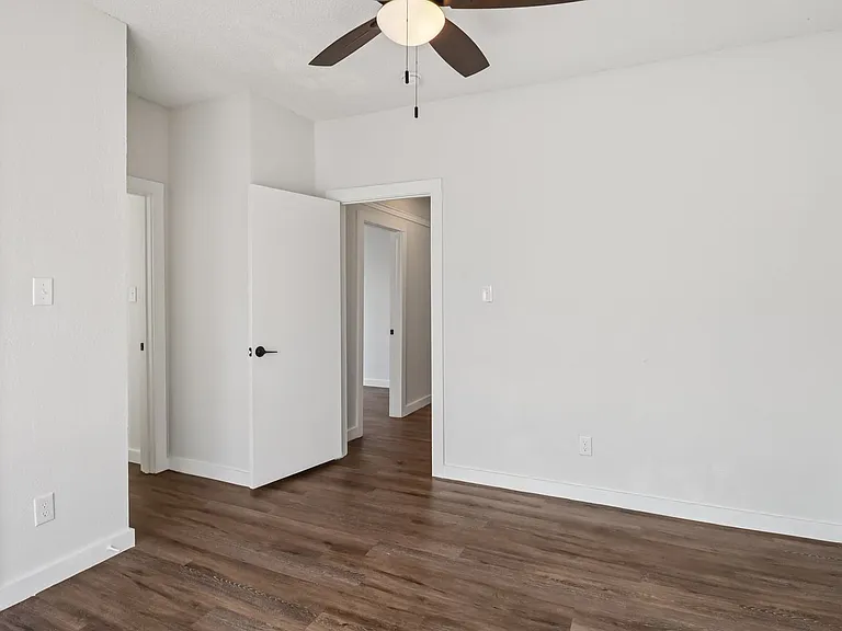 Courtyard Condos — Photo 42