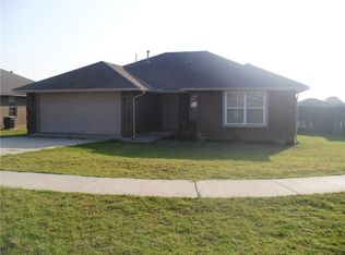 4217 Syracuse St, Moore, OK 73160