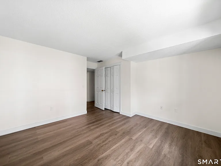 136 Maple Ave #B — Photo 15