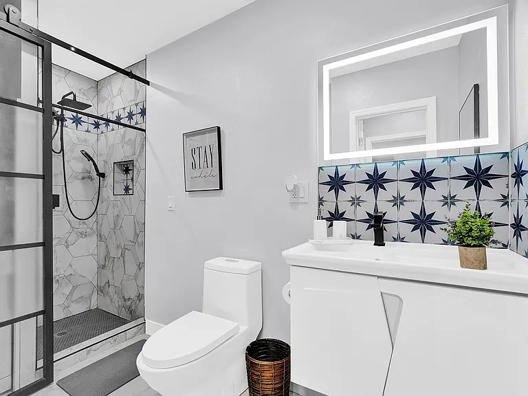 2440 SW 19th Ave #REAR — Photo 5