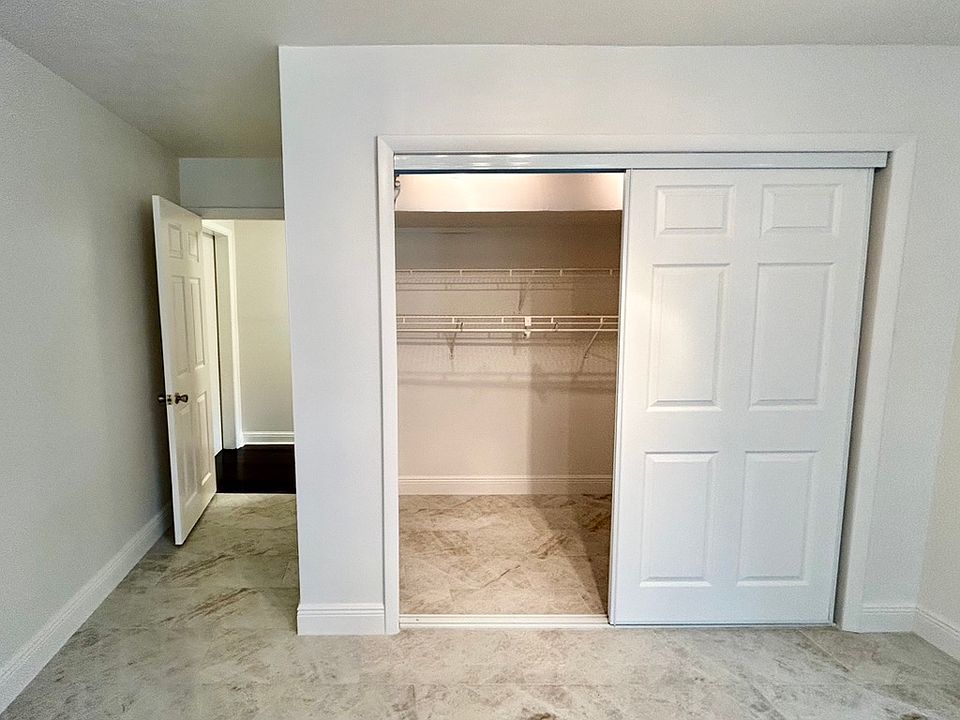 Bedroom Walk-in closet