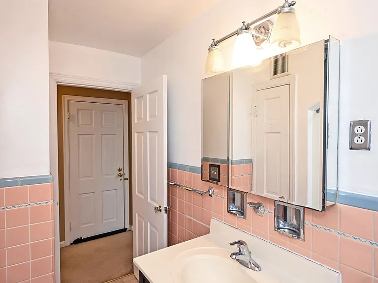 7552 Montgomery Rd #1A — Photo 17