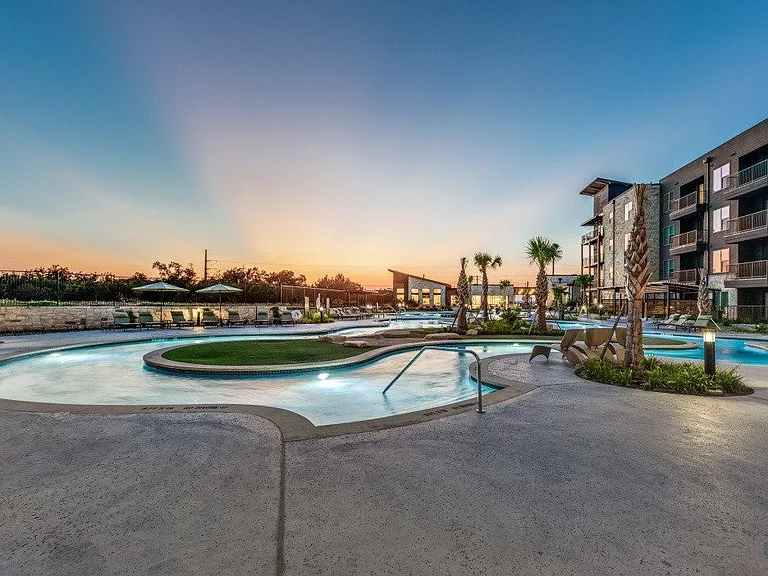 Aura High Pointe — Photo 16