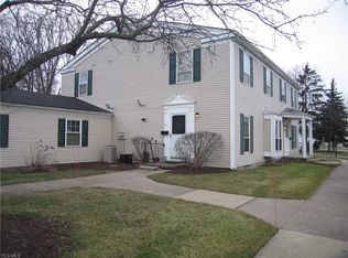 110 Fox Hill Ln, Elyria, OH 44035