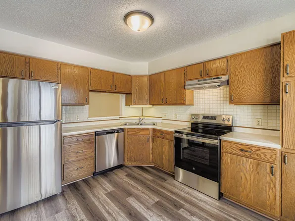 20 94th Cir NW, Minneapolis, MN 55448