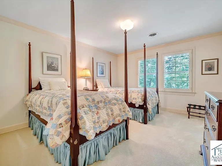 266 Plantation Rd — Photo 17