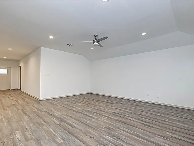3418 Lake Landing Ln — Photo 14
