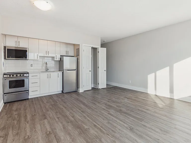 200 Bronson Ave — Photo 27