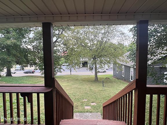 4th image of 116 E Woodland Ave