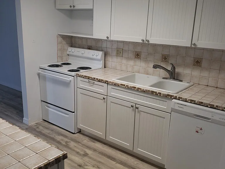 128 Camphor Cir #B — Photo 8