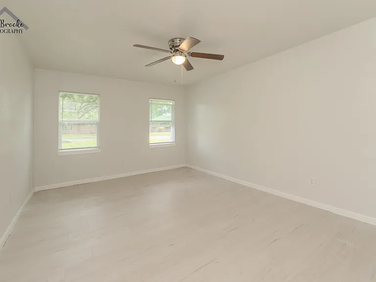 4505 University Ave — Photo 18