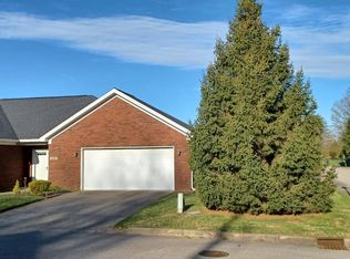 8600 Mill Spring Pl, Louisville, KY 40228
