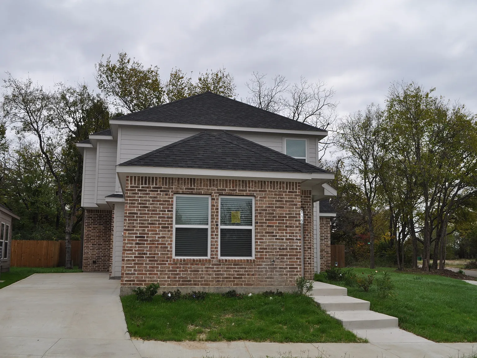 4 bed, 2386 sqft, $2,200 — Photo 2