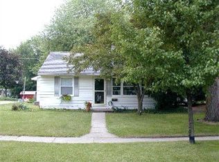 621 Riddle St, Howell, MI 48843