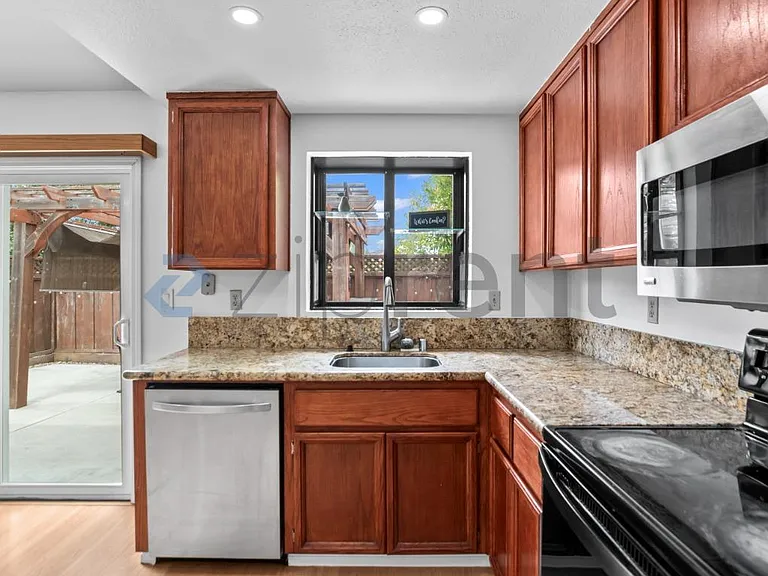 2872 Pickford Pl — Photo 14