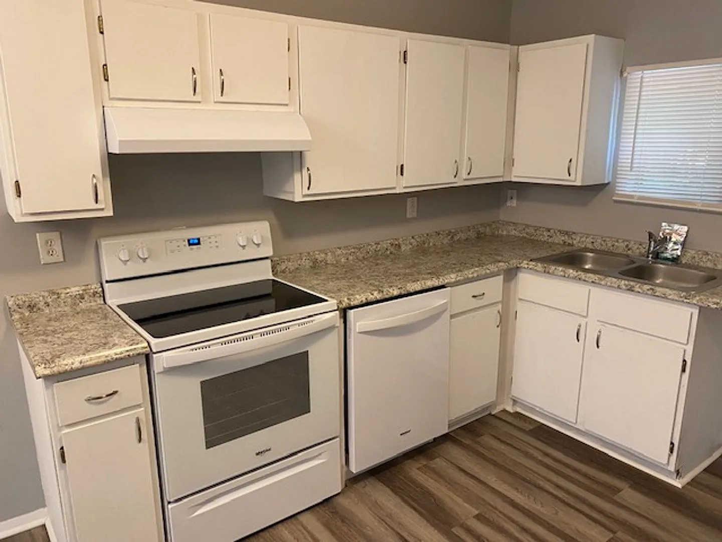 2 bed, 1.0 bath, 825 sqft, $1,400 — Photo 4