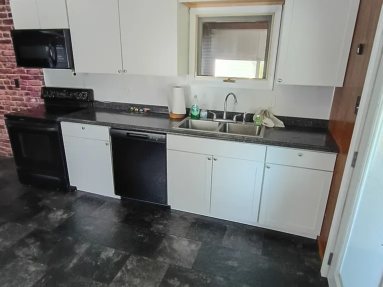 1402 N Main Ave — Photo 5