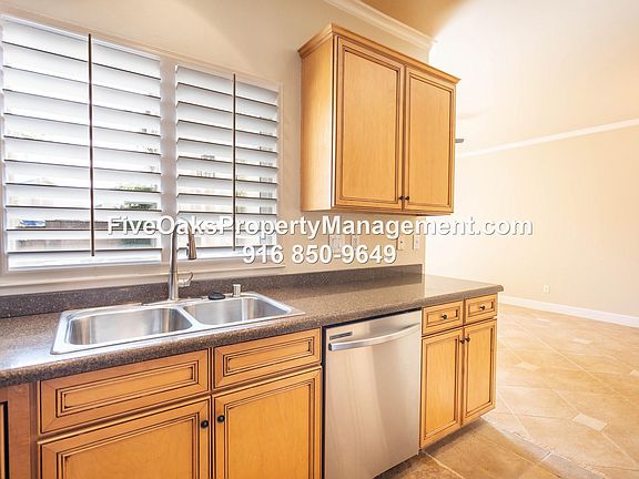 3rd image of 758 Shasta Oaks Ct