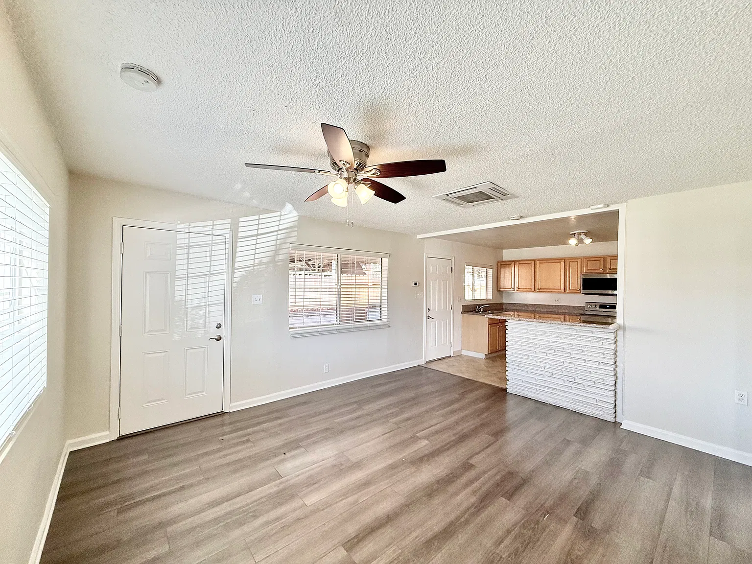 2 bed, 750 sqft, $1,950 — Photo 4