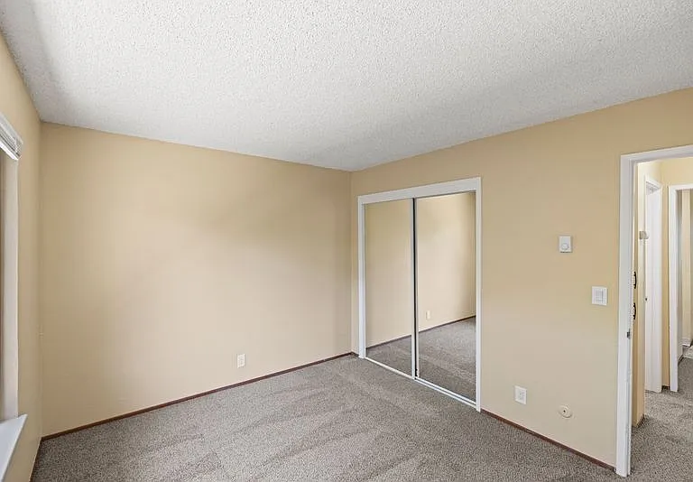 Park Plaza Apartments — Photo 35