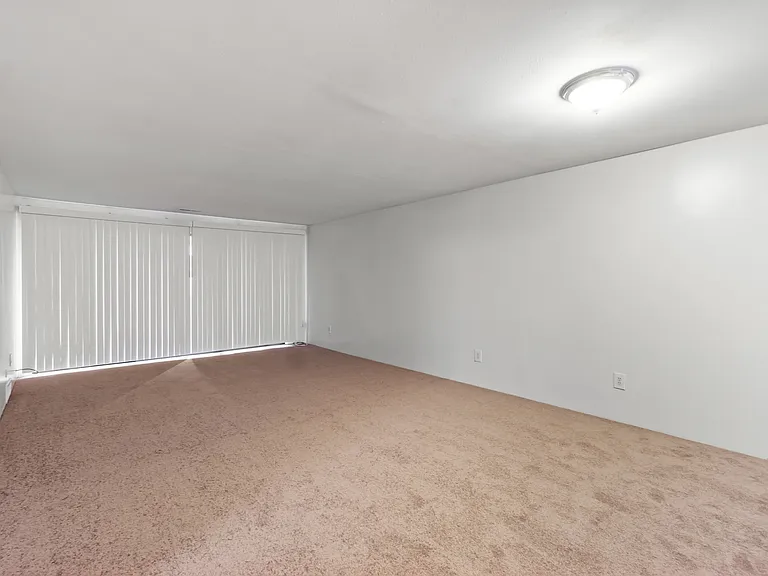 Greenwich Manor Apartments — Photo 15