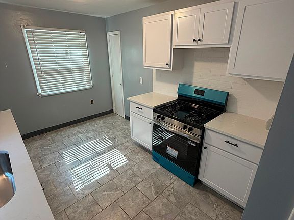 4th image of 220 Greenvale Dr