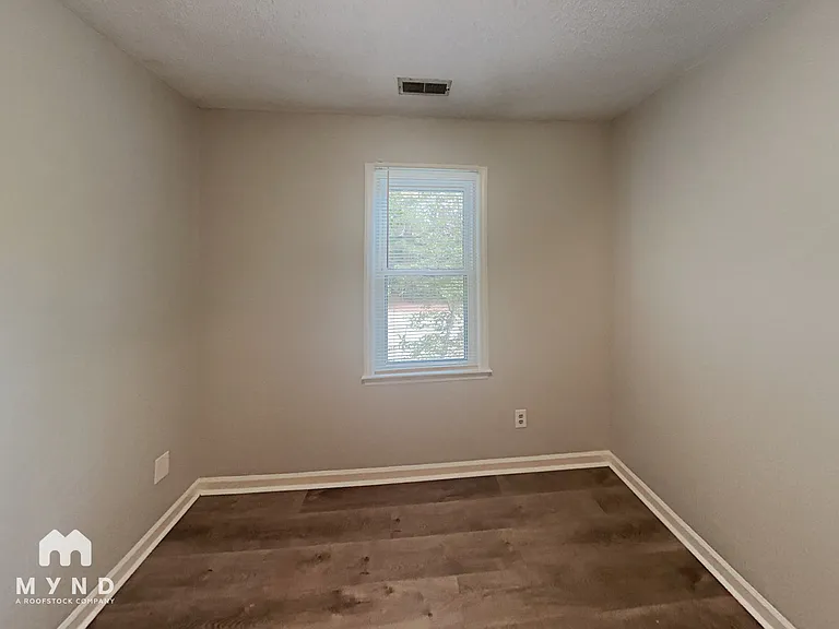 2200 Long And Winding Rd — Photo 14