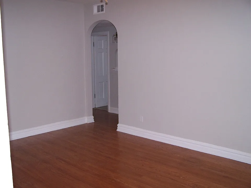 Building Photo 5