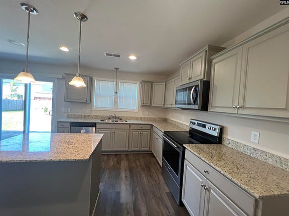 4th image of 33 Ridge Circle Dr