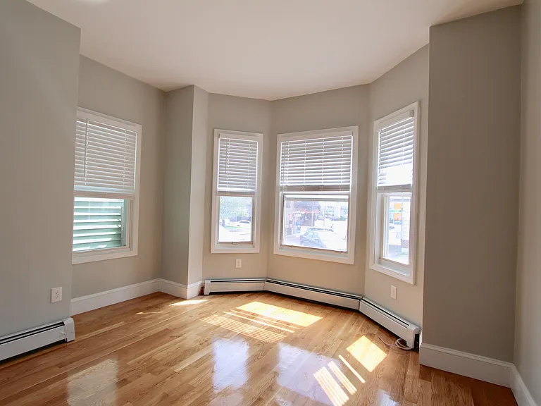 462 Saratoga St #1 — Photo 4