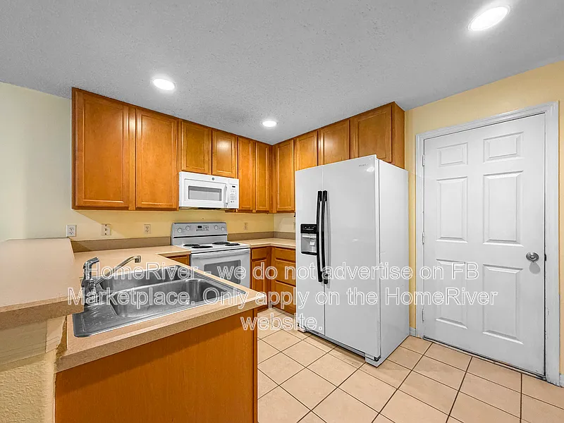 3 bed, 3.0 bath, 1516 sqft, $1,995 — Photo 2