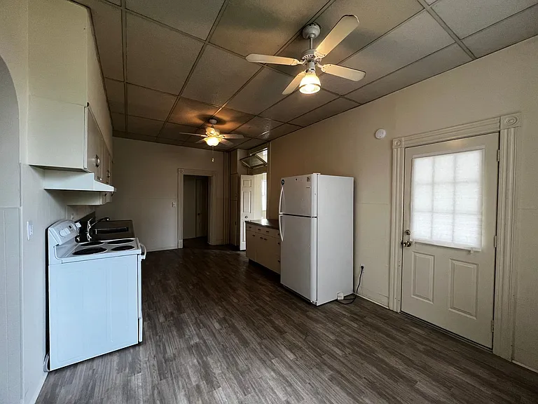 212 E Main St - DNTF — Photo 14