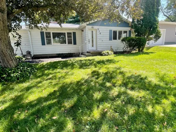 914 Loretta Ave, Waterloo, IA 50702
