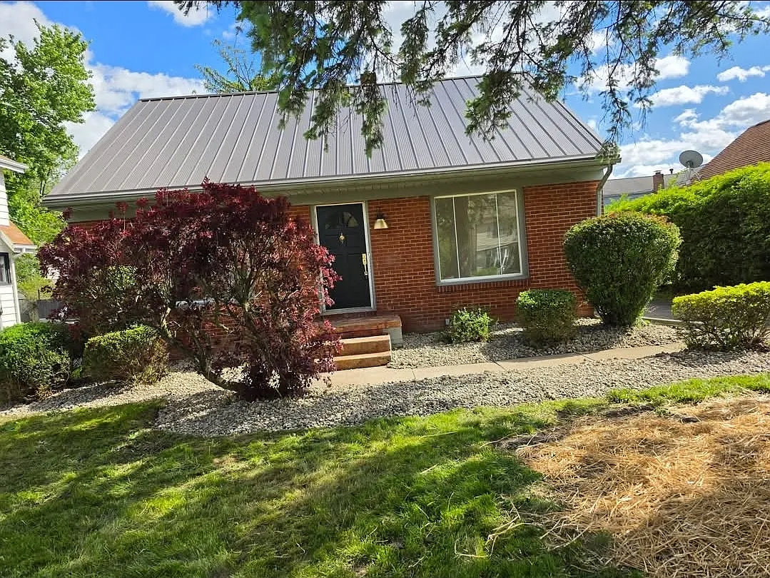 3 bed, 1232 sqft, $1,800 — Photo 1