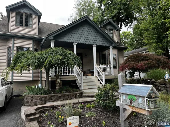 31 Homestead Ave, Hillsdale, NJ 07642
