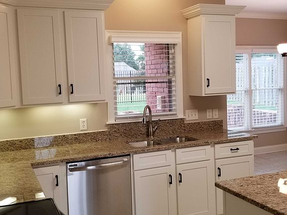 4th image of 642 Warwick Oaks Ln W