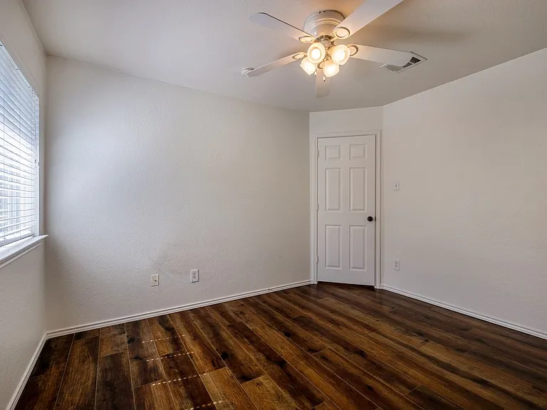 2208 Melissa Oaks Ln — Photo 17