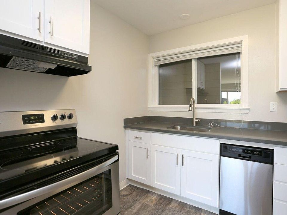 1st image of 120 Bulkley Ave #B96f066df